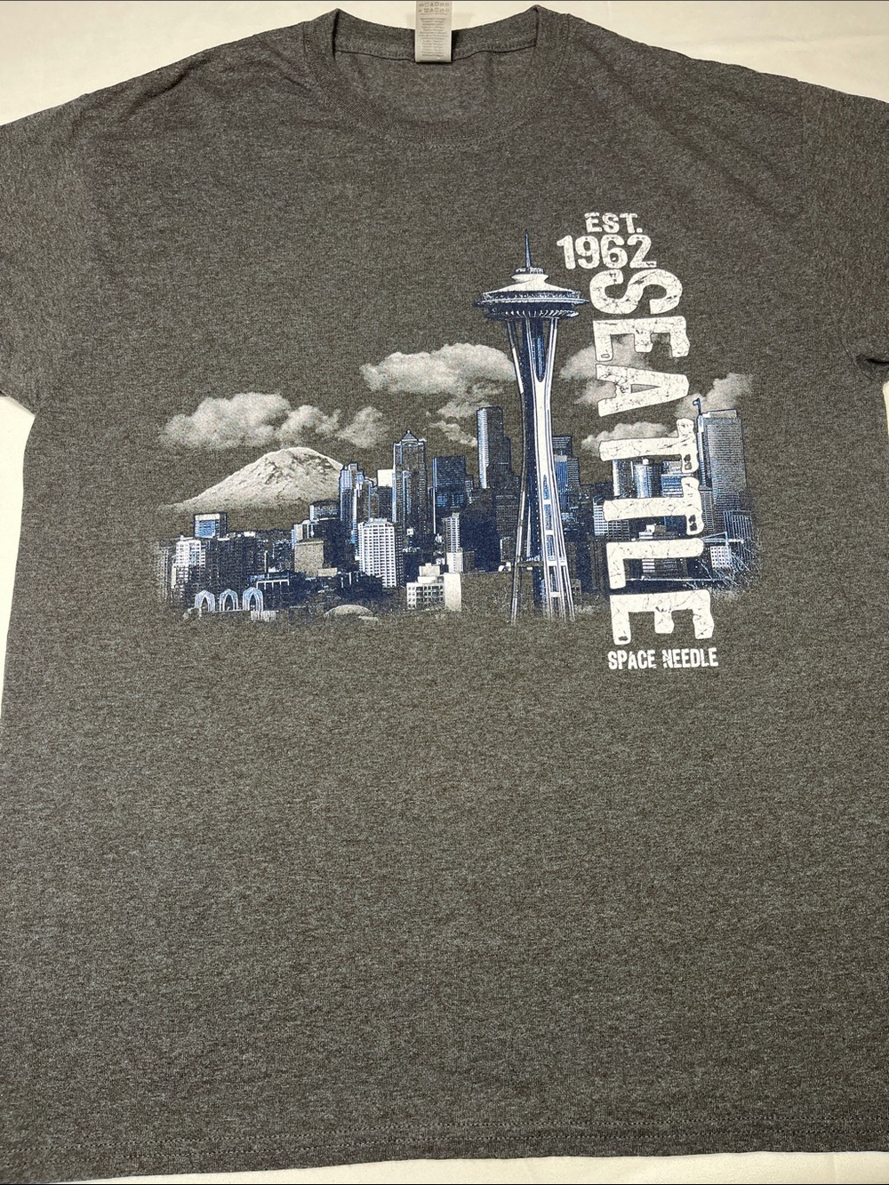 Seattle‎ Space Needle Skyline T-Shirt Large Gray Graphic Tee Mt Rainier Travel